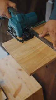 種子島・屋久島に自生する絶滅危惧種"ヤクタネゴヨウ"を使ったコースターの製作過程です。

特別な日の道具ではなく、日常の中で使われるものを。

池田旅館1階「Shop & Gallery」でご購入いただけます。
(近々オンラインショップを開設よていです。)

種子島で暮らしに寄り添う生活雑貨の制作をしています。
@atelierlamp.jp 

#木工 #種子島 #治具 #woodworking #ヤクタネゴヨウ