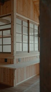 【池田旅館】

種子島西之表市の池田旅館。
2023 年、Lamp は種子島の歴史的建造物、
昭和の時代から親しまれてきた池田旅館を
引き継がせて頂きました。

島の職人によって、
新たに命を吹き込まれた木製建具。


Ikeda Ryokan in Nishinoomote City, Tanegashima Island.
In 2023 Lamp took over this old ryokan, in order to give to an historical building of Tanegashima a second life. 

Wooden windows were brought to life by island craftsmen.


----------

#atelierlamp
#tanegashima
#種子島

風景と建築と
身の回りの小さな出来事を
デザインし記録しています。

Designing and filming landscape,
Architecture, and small events around us.

----------


島の職人が手がけた家具や器など
@atelierlamp.jp
の URL にある「shop & gallery」でご購入いただけます。


#建築 #改修 #リノベーション #古民家 #古民家改修 #古民家リノベーション #旅館 #宿 #宿泊 #木造 #木製建具 #木製窓 #デザイ
ン #西之表 #architecture #japanesearchitecture #woodenhouse #japaneseinterior #ryokan #japanesehouse #design
#window #woodenwindow #renovation #nishinoomote